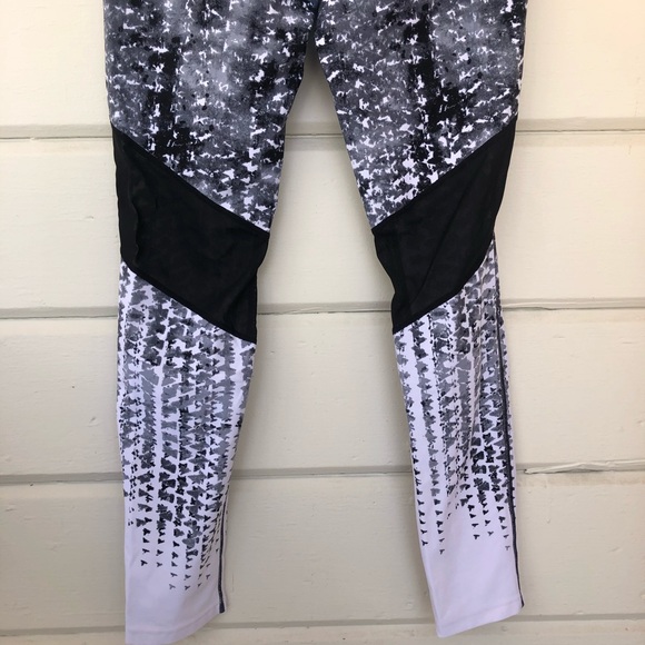 Calvin Klein Performance Wick Printed Leggings - Picture 6 of 8